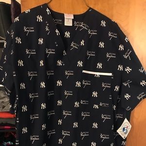 Yankee scrub top
